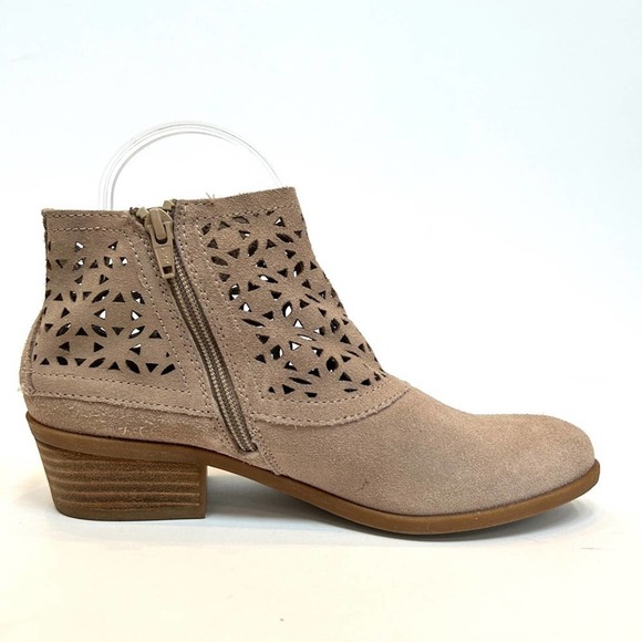 Baretraps Garin Ankle Boot Bootie Tan Suede Leather,  Size 6.5 - Picture 4 of 9
